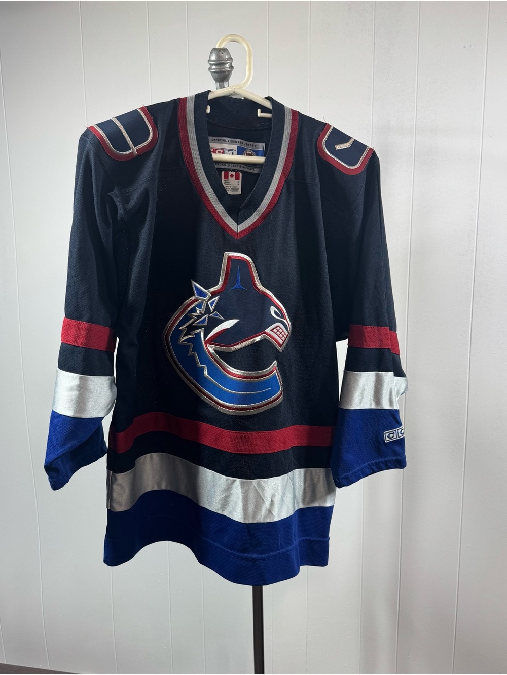 Vintage CCM Vancouver Canucks NHL Hockey Jersey, size M